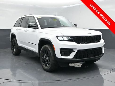 New 2025 Jeep Grand Cherokee Altitude image 1