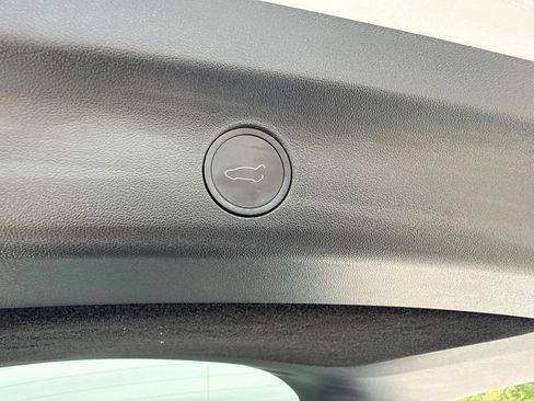 Used 2023 Tesla Model Y Long Range AWD/4WD image 31