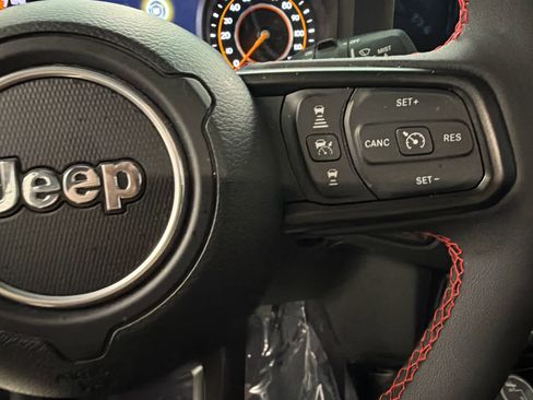 Used 2024 Jeep Wrangler Unlimited Rubicon w/ XTREMEE 35" Tire Package image 14