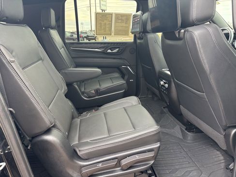 Used 2023 GMC Yukon XL Denali w/ Denali Reserve Package image 17