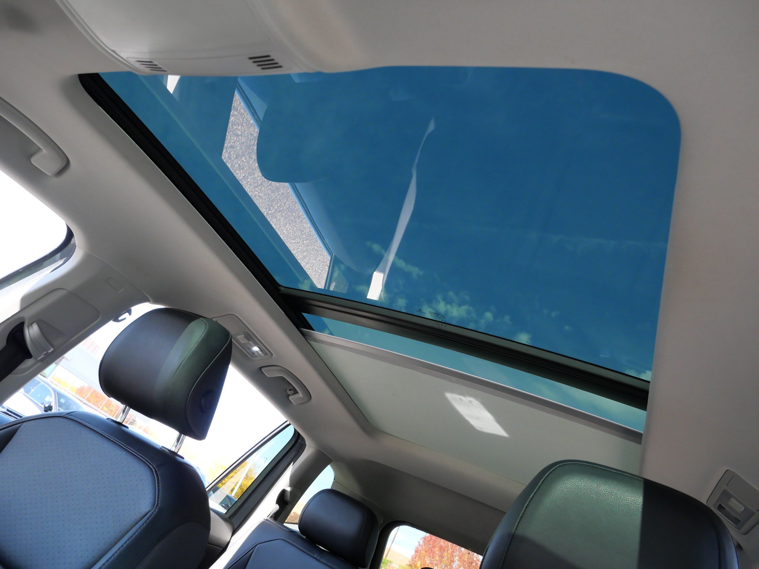 Used 2019 Volkswagen Tiguan SE w/ Panoramic Sunroof Package AWD/4WD image 31