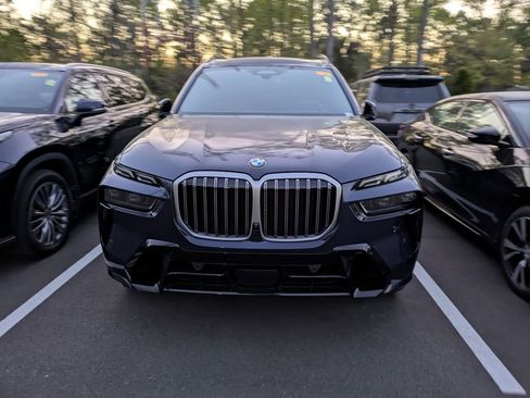 Used 2024 BMW X7 xDrive40i w/ M Sport Package image 2