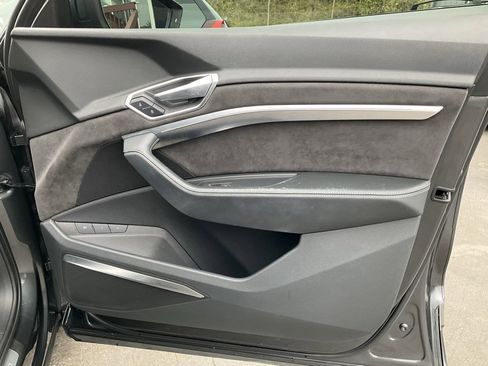 Used 2019 Audi e-tron Prestige w/ Prestige Package image 65