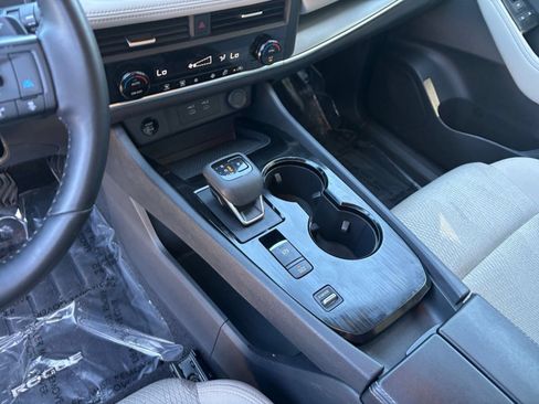 Used 2025 Nissan Rogue SV FWD image 43