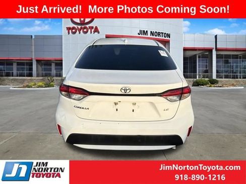 Used 2021 Toyota Corolla LE w/ Carpet Mat Package (TMS) FWD image 4