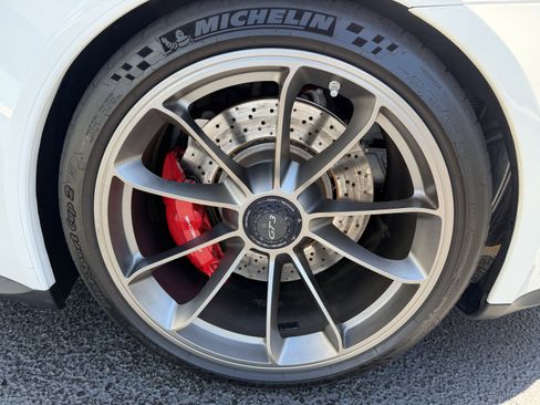 Certified 2015 Porsche 911 GT3 image 8