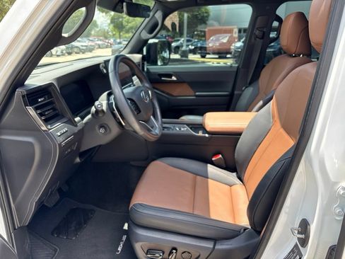 Used 2024 Lexus GX 550 w/ Cold Area Package AWD/4WD image 16