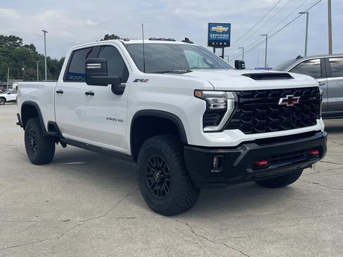 New 2026 Chevrolet Silverado 2500 ZR2 AWD/4WD image 5
