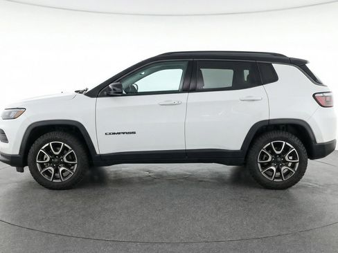 Used 2025 Jeep Compass Trailhawk AWD/4WD image 5