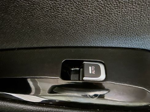 Used 2016 Kia Sorento SX image 31