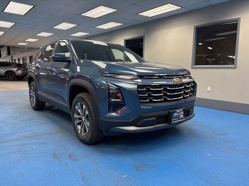 New 2026 Chevrolet Equinox LT w/ Convenience Package II AWD/4WD image 1