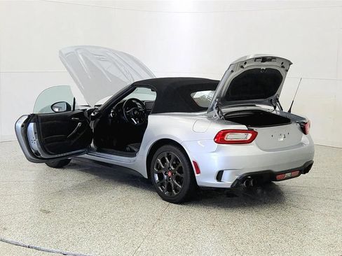 Used 2020 FIAT 124 Spider Abarth RWD image 11
