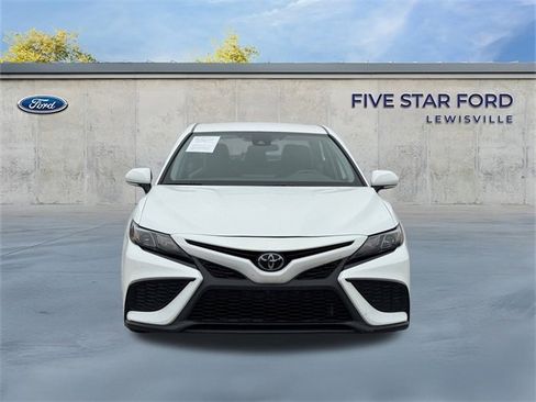 Used 2024 Toyota Camry SE image 8