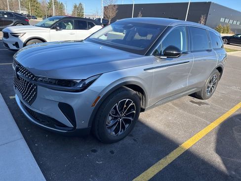 Used 2024 Lincoln Nautilus Premier image 1