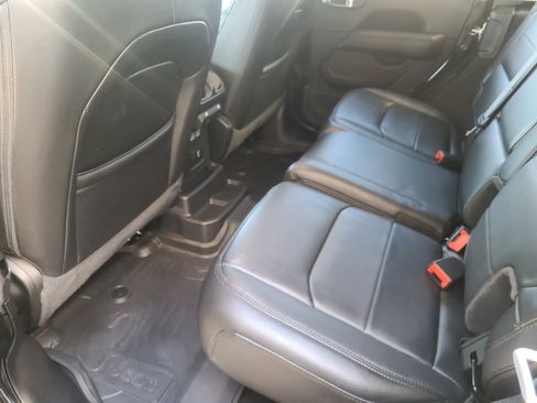 Used 2023 Jeep Wrangler Unlimited Sahara image 31