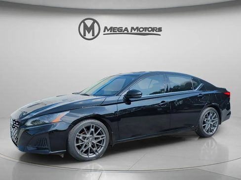 Used 2023 Nissan Altima 2.0 SR FWD image 2