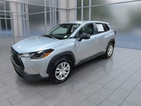 Used 2024 Toyota Corolla Cross L AWD/4WD image 4