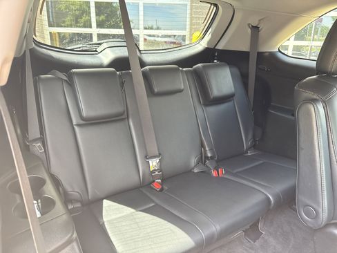 Used 2019 Toyota Highlander XLE FWD image 32