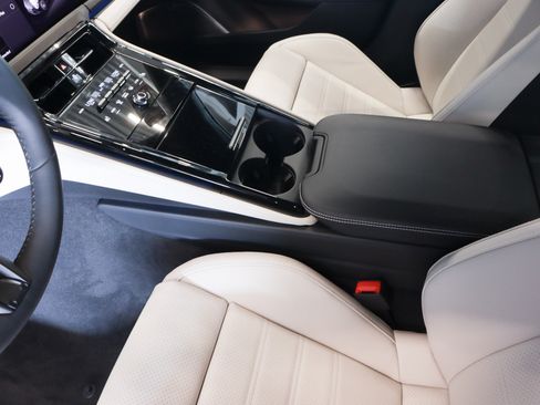 Used 2025 Porsche Panamera GTS image 18