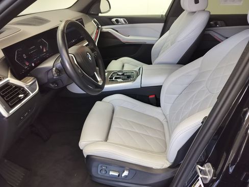 Certified 2024 BMW X5 xDrive40i w/ Premium Package AWD/4WD image 8
