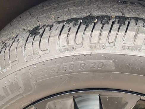 Used 2023 GMC Yukon SLT w/ SLT Premium Package image 44