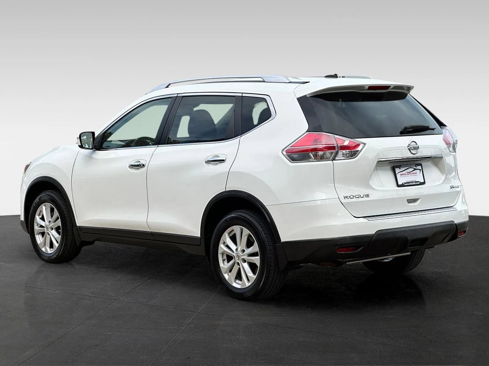Used 2016 Nissan Rogue SV AWD/4WD image 5