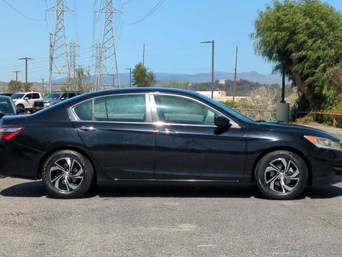 Used 2017 Honda Accord LX image 4