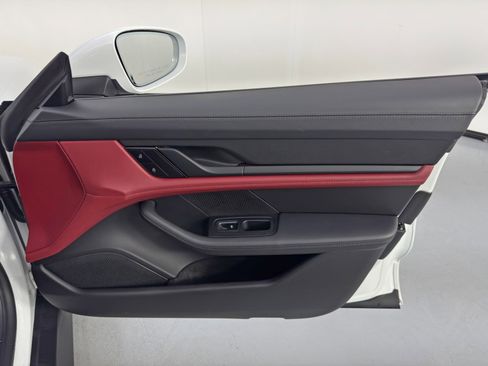 Used 2022 Porsche Taycan image 47