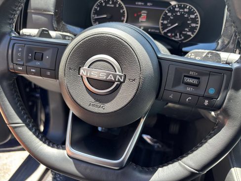 Used 2025 Nissan Pathfinder SV FWD image 30