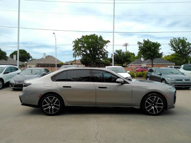 Used 2024 BMW i7 xDrive60 w/ Premium Package AWD/4WD image 5