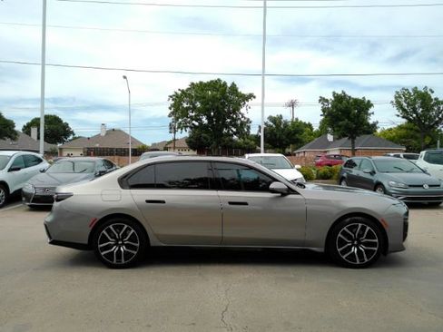 Used 2024 BMW i7 xDrive60 w/ Premium Package AWD/4WD image 5