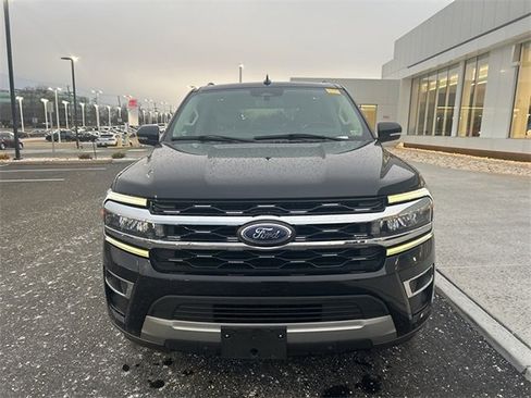 Used 2024 Ford Expedition Limited image 3