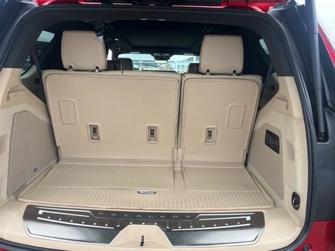 Used 2023 Cadillac Escalade Premium Luxury image 8