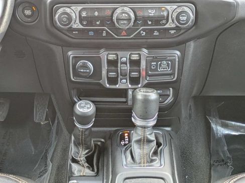 Used 2021 Jeep Wrangler Unlimited Sahara AWD/4WD image 19