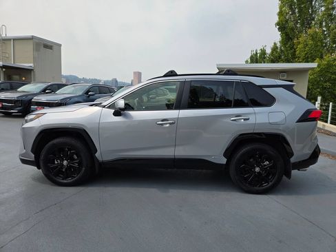 Used 2024 Toyota RAV4 SE w/ Convenience Package AWD/4WD image 6