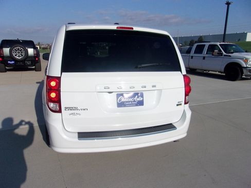 Used 2019 Dodge Grand Caravan SXT FWD image 4