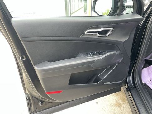 Used 2025 Kia Sportage LX FWD image 14