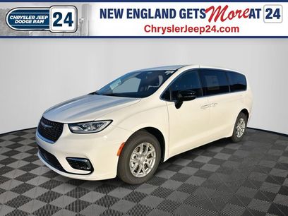 New 2026 Chrysler Pacifica Select