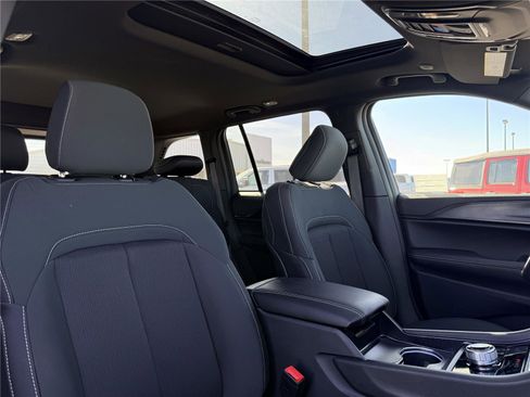 New 2025 Jeep Grand Cherokee 4WD image 9