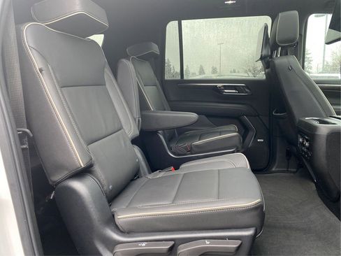 Used 2025 Chevrolet Suburban Premier image 40