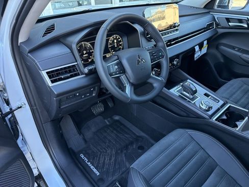New 2025 Mitsubishi Outlander SE image 20