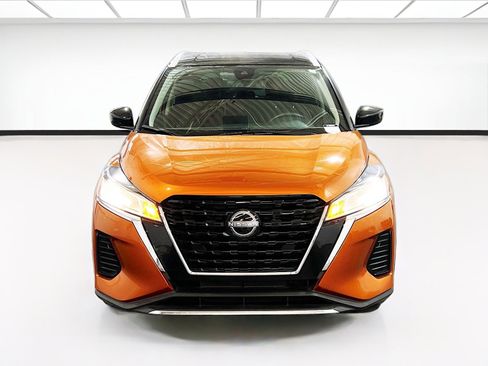 Used 2023 Nissan Kicks SV image 2