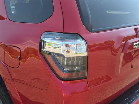 Certified 2019 Toyota 4Runner SR5 Premium AWD/4WD image 39