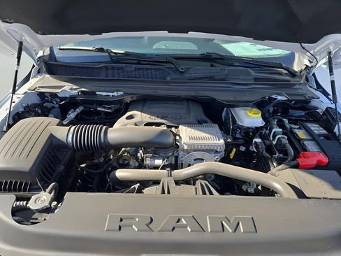 New 2026 RAM 1500 Laramie AWD/4WD image 40