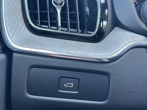 Certified 2025 Volvo XC60 B5 Plus image 27