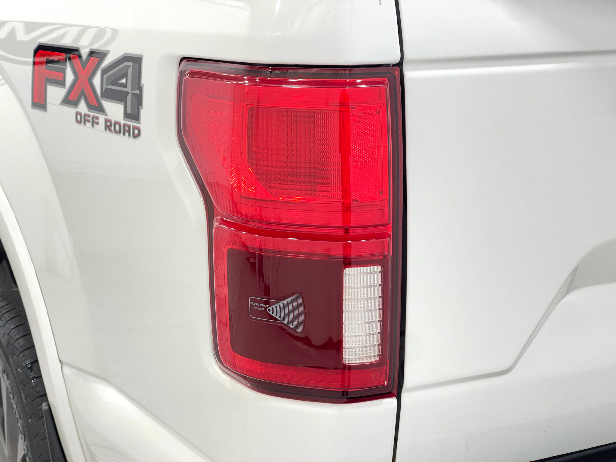 Used 2018 Ford F150 Lariat w/ Equipment Group 502A Luxury AWD/4WD image 33