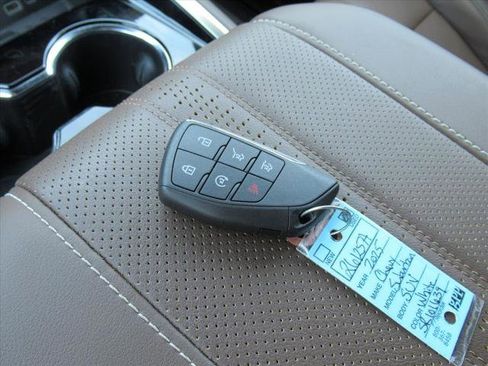 Certified 2025 Chevrolet Suburban High Country image 40