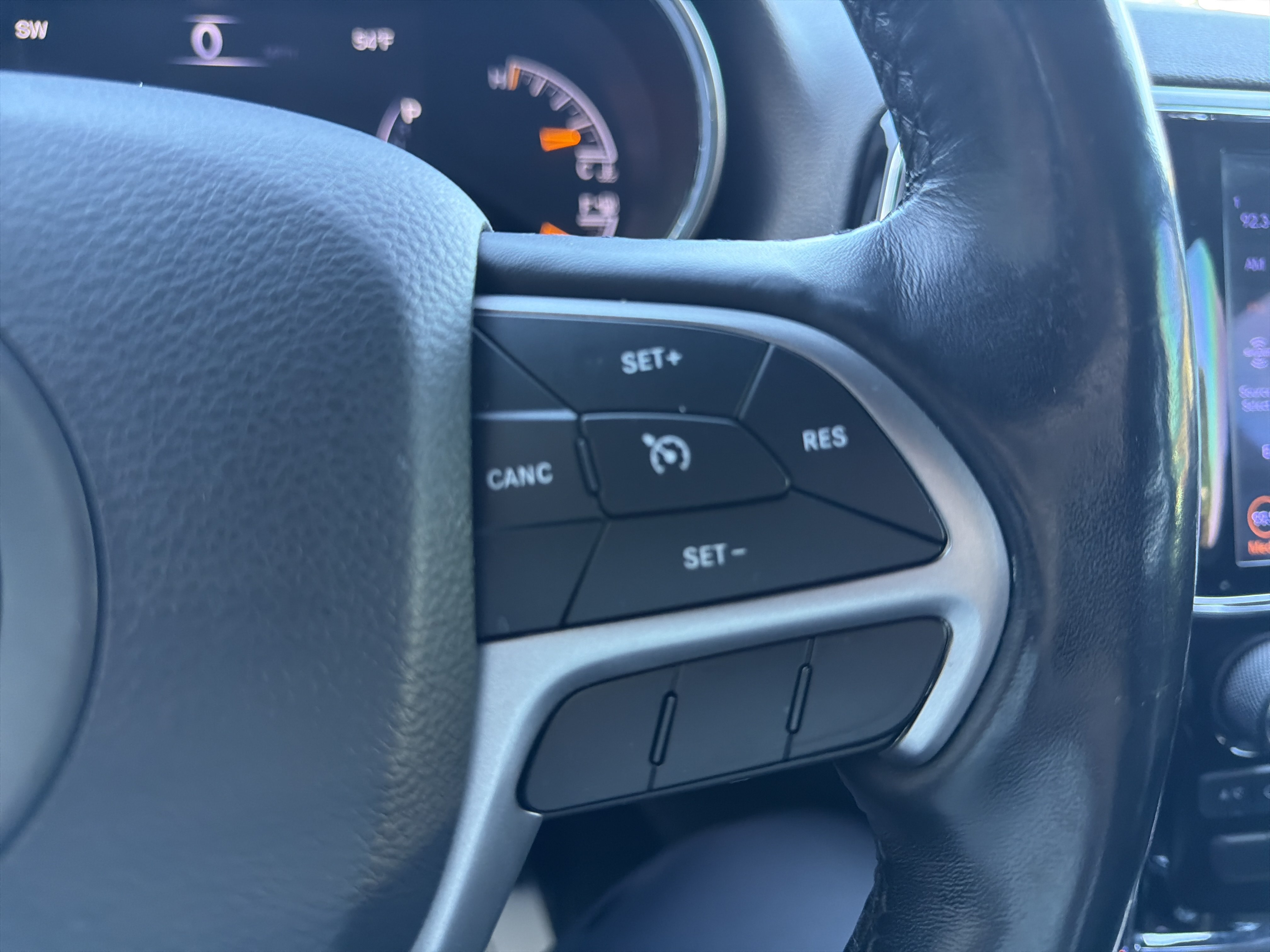 Used 2020 Jeep Grand Cherokee Limited AWD/4WD image 19