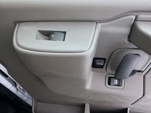 Used 2022 Chevrolet Express 2500 image 24