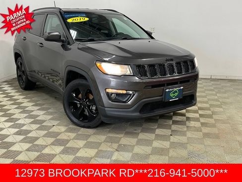 Used 2019 Jeep Compass Latitude FWD image 3